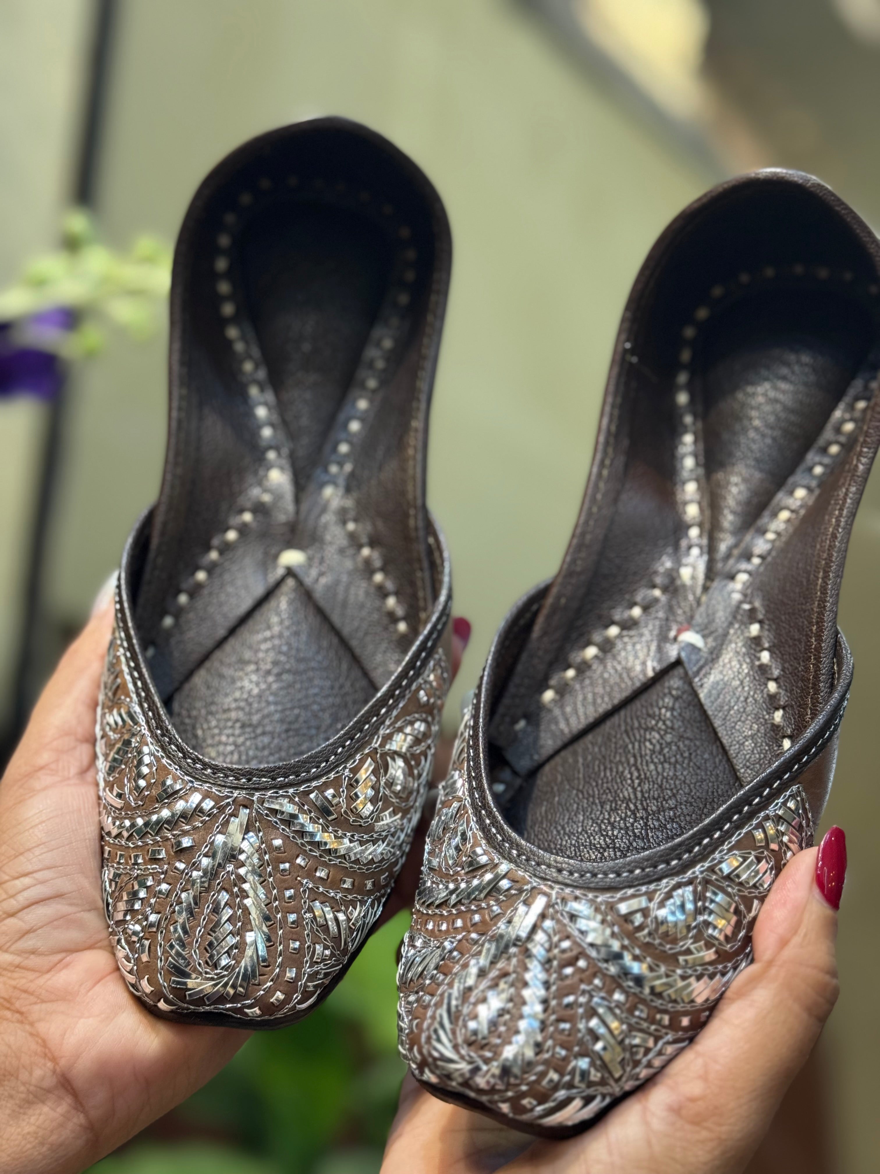 Roshan Mukaish (Shimmering Silver)