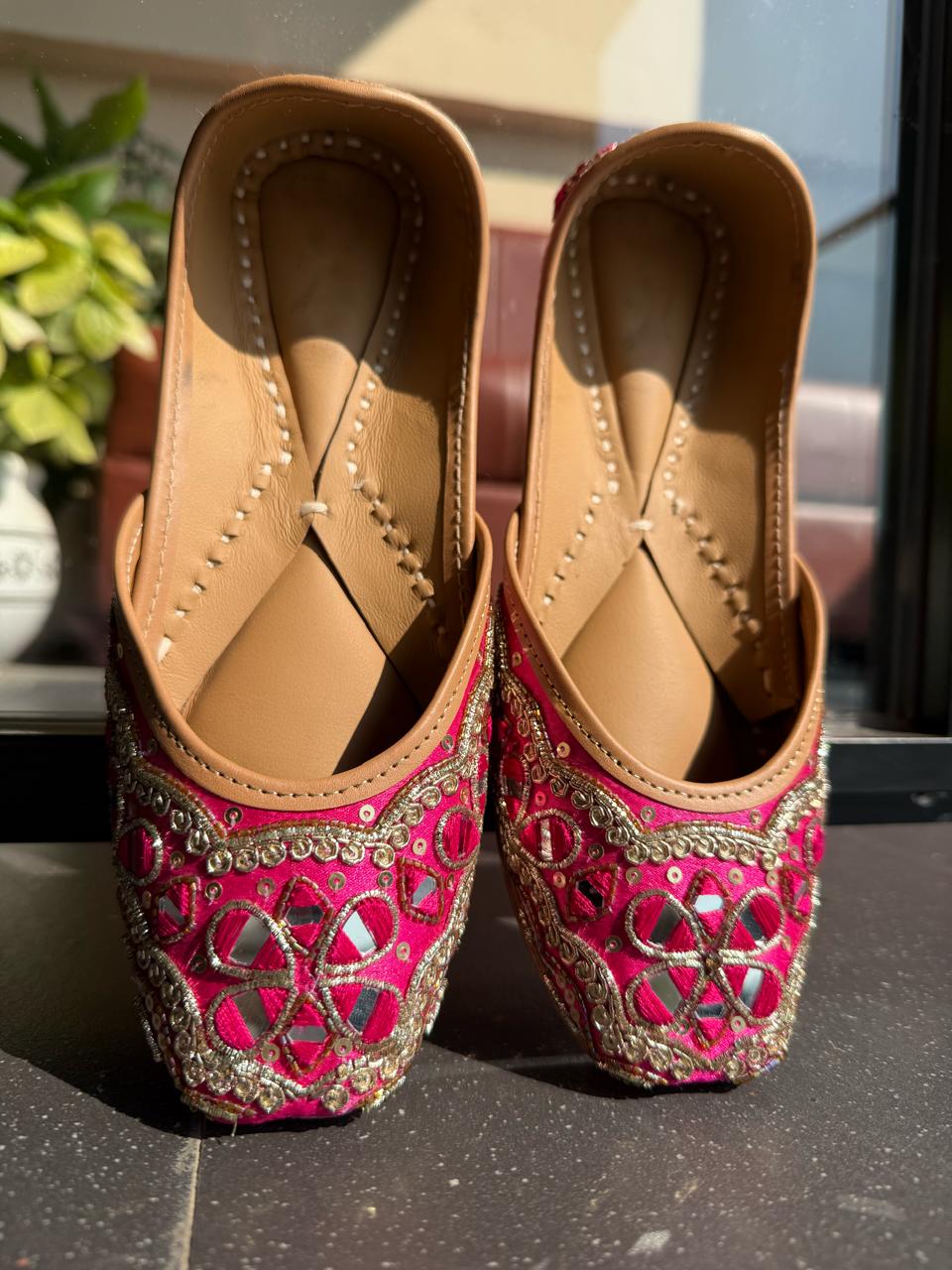 NOOR E SHEESHA ( ਰਾਣੀ ਰੰਗ )