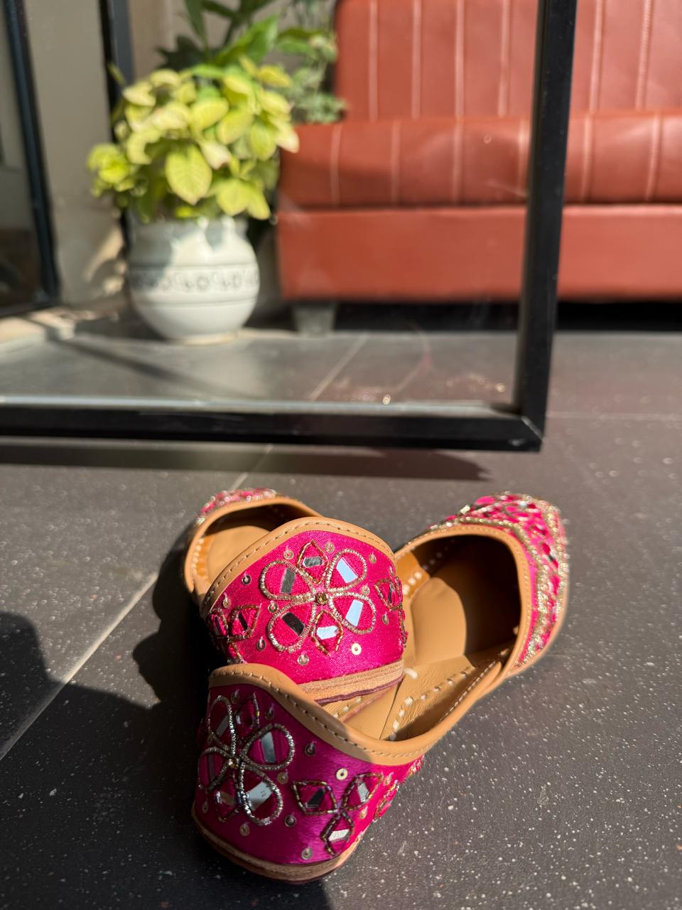 NOOR E SHEESHA ( ਰਾਣੀ ਰੰਗ )