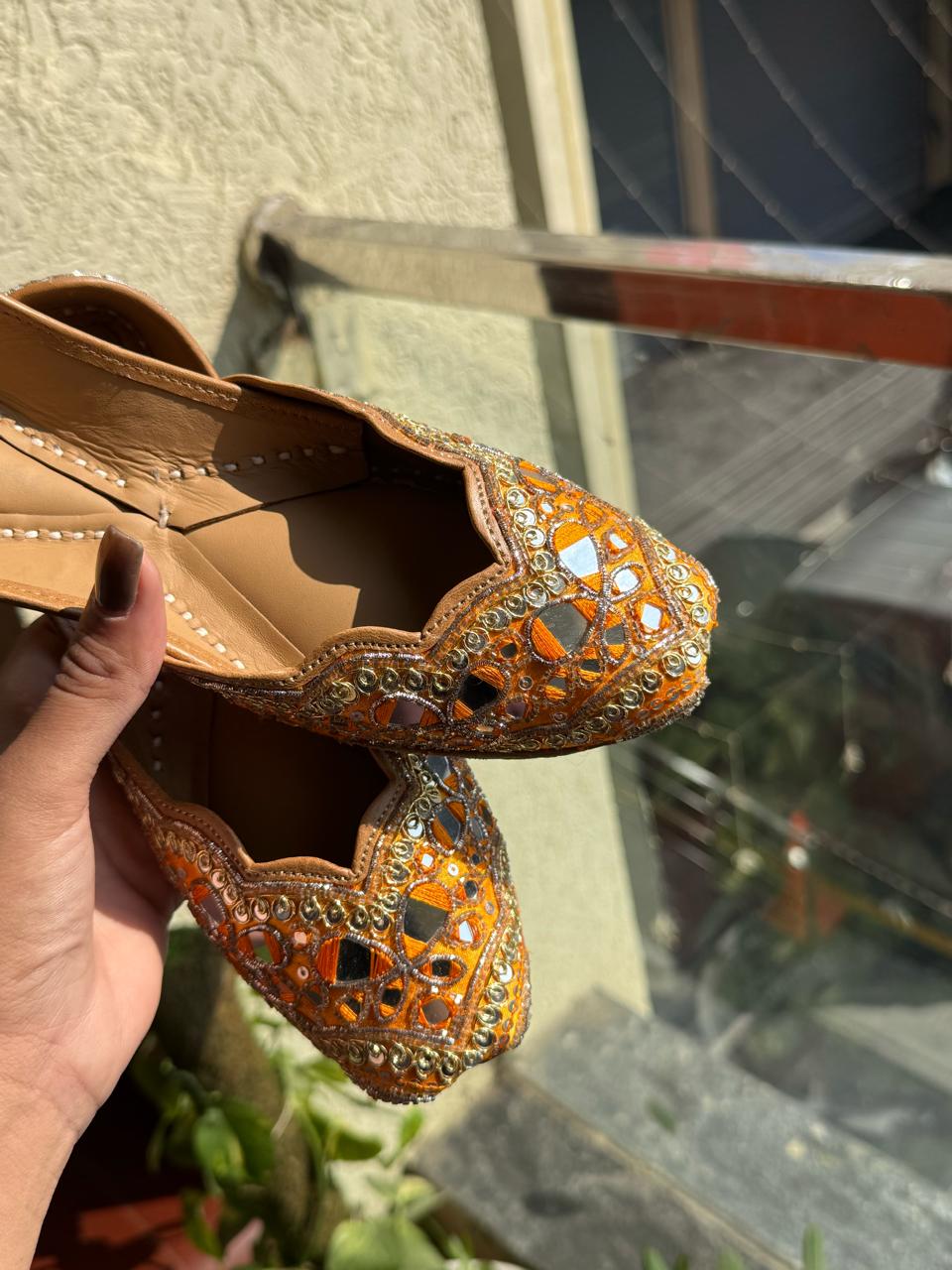 Sunehri Sheesha Jutti ( Yellow )