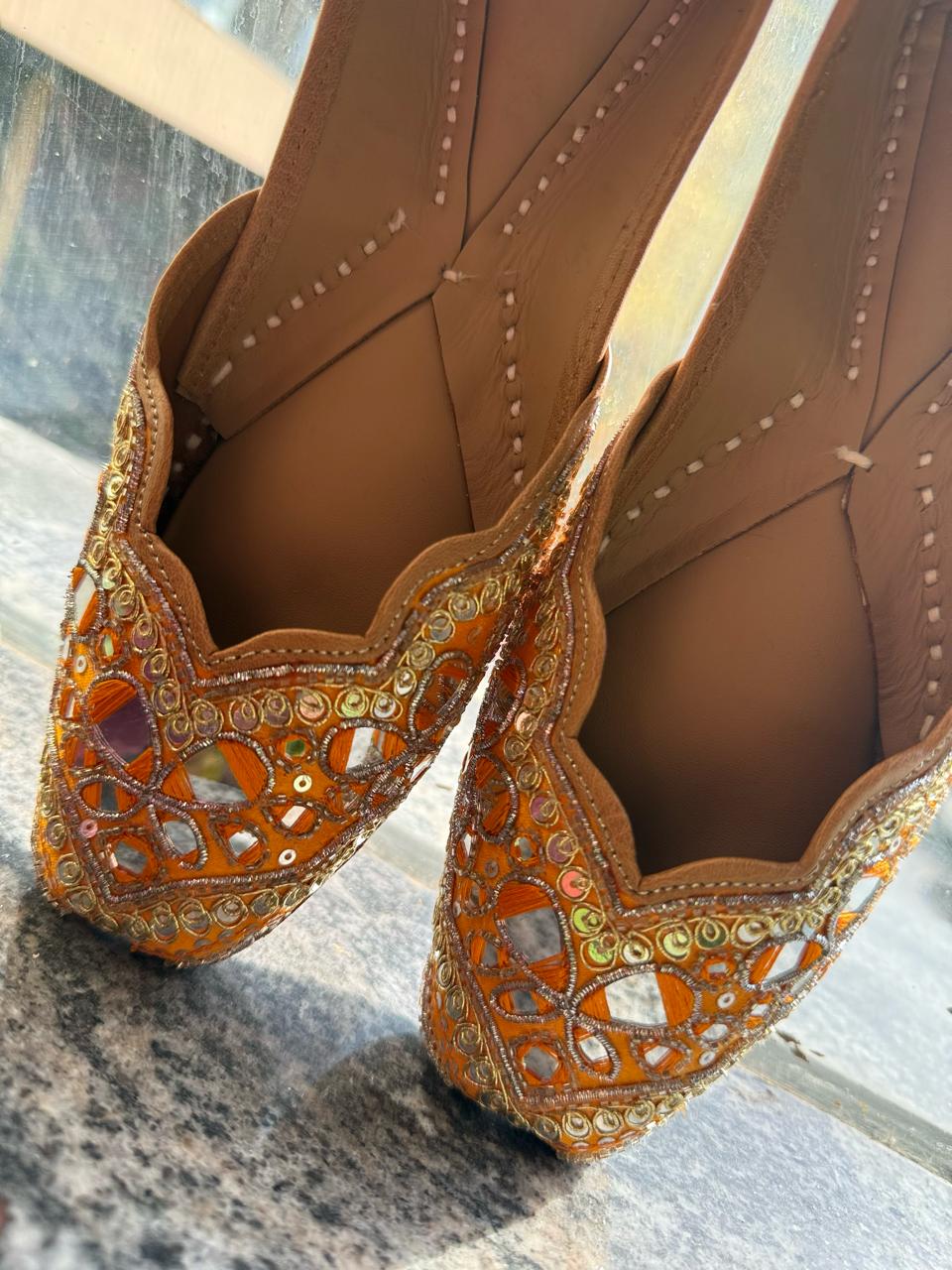 Sunehri Sheesha Jutti ( Yellow )