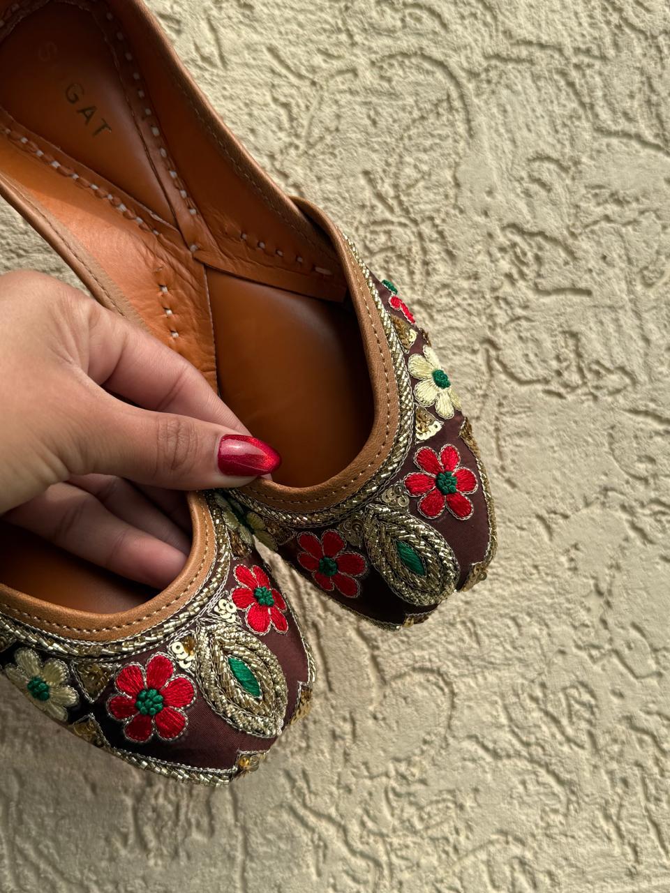 (A) LOTUS KAMAL AURA